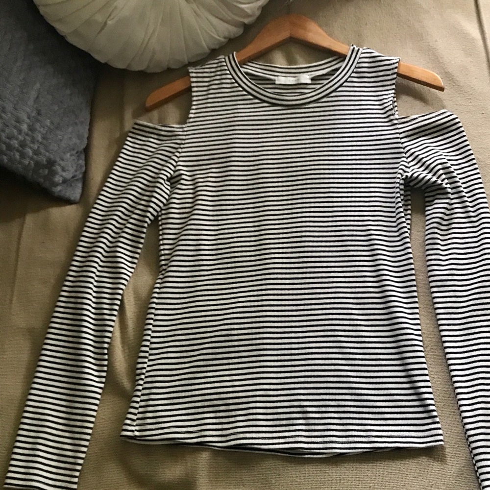 Cold shoulder striped t-shirt